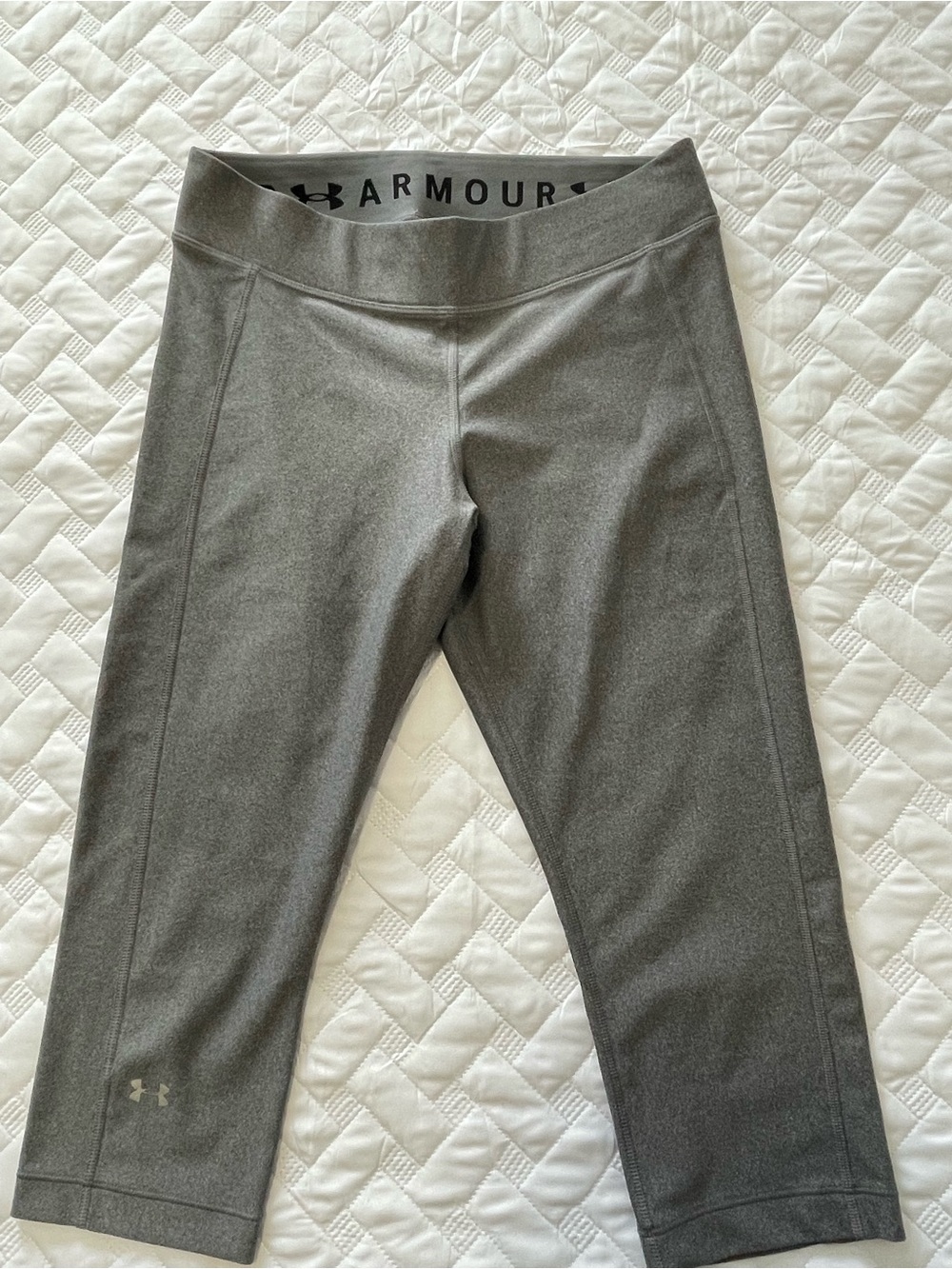 Under Armour Girls' Gray Capri Workout Leggings